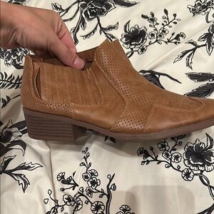 Sophie Sue size 9 booties